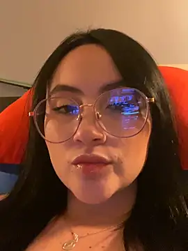 ValentinaOrtiz3 online show from October 24, 2025, 1:24 am