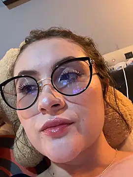 ValentinaOrtiz3 online show from May 25, 2026, 11:22 pm