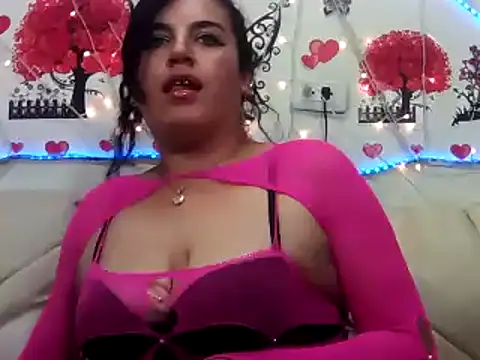 Esmeraldita782 online show from March 7, 2025, 4:13 am