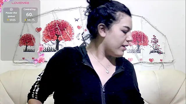 Esmeraldita782 online show from March 16, 2025, 2:33 pm