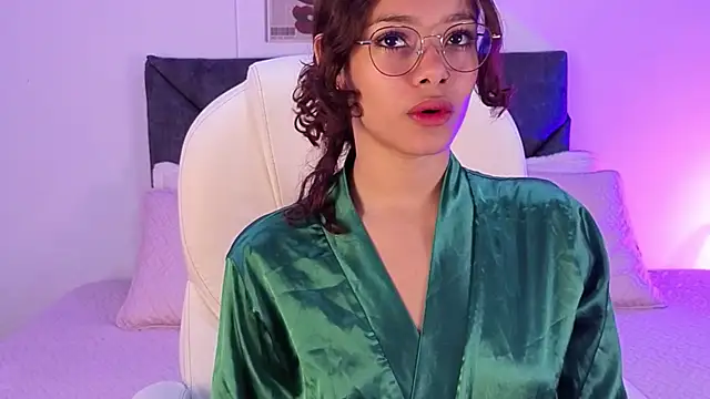 Snapshot of sara_sharma_ chatting on September 23, 2025, 2:09 pm sara sharma  online show from September 23, 2025, 2:09 pm