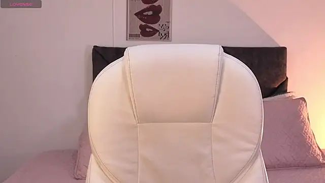 Snapshot of sara_sharma_ chatting on September 25, 2025, 2:21 pm sara sharma  online show from September 25, 2025, 2:21 pm