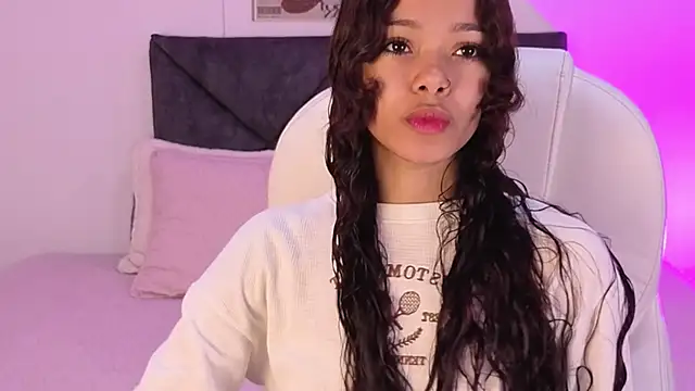 Snapshot of sara_sharma_ chatting on October 1, 2025, 1:17 pm sara sharma  online show from October 1, 2025, 1:17 pm