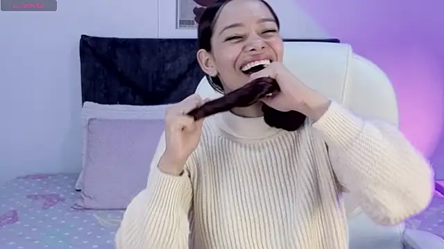 Snapshot of sara_sharma_ chatting on October 4, 2025, 12:47 pm sara sharma  online show from October 4, 2025, 12:47 pm