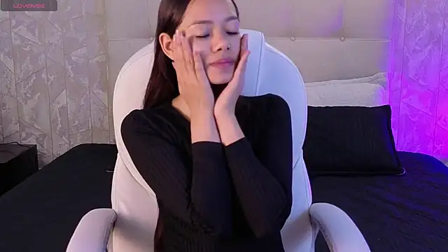 Snapshot of sara_sharma_ chatting on October 7, 2025, 12:46 pm sara sharma  online show from October 7, 2025, 12:46 pm