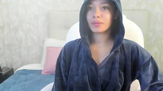 Snapshot of sara_sharma_ chatting on October 22, 2025, 4:40 pm sara sharma  online show from October 22, 2025, 4:40 pm