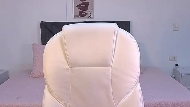 Snapshot of sara_sharma_ chatting on October 24, 2025, 1:40 pm sara sharma  online show from October 24, 2025, 1:40 pm