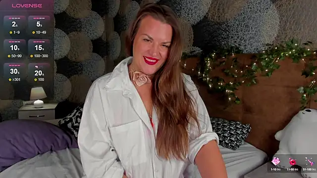 kamilla   moon online show from February 25, 2025, 2:14 am