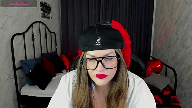 kamilla   moon online show from March 10, 2025, 1:34 am