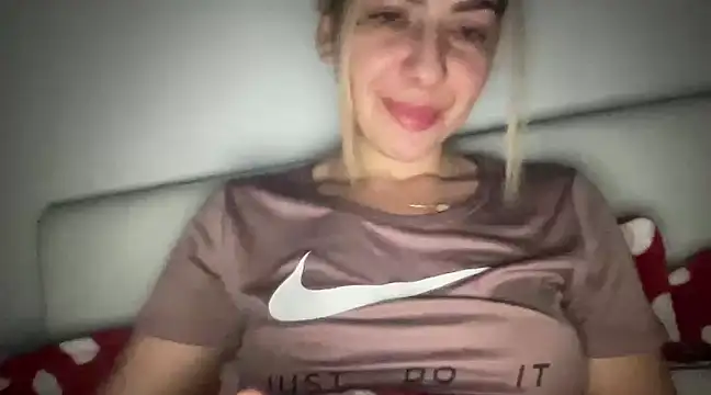 Snapshot of sarrah_rossy chatting on February 16, 2025, 1:03 am sarrah rossy online show from February 16, 2025, 1:03 am