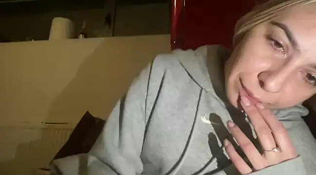 Snapshot of sarrah_rossy chatting on February 16, 2025, 10:21 pm sarrah rossy online show from February 16, 2025, 10:21 pm