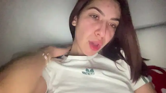 Snapshot of sarrah_rossy chatting on March 2, 2025, 3:24 am sarrah rossy online show from March 2, 2025, 3:24 am