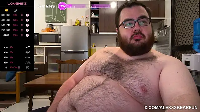 Snapshot of alexxxbear chatting on October 22, 2025, 9:14 pm alexxxbear online show from October 22, 2025, 9:14 pm