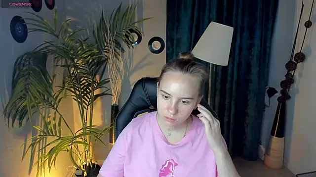 Snapshot of Lika_0ne chatting on September 30, 2025, 10:20 am Lika 0ne online show from September 30, 2025, 10:20 am