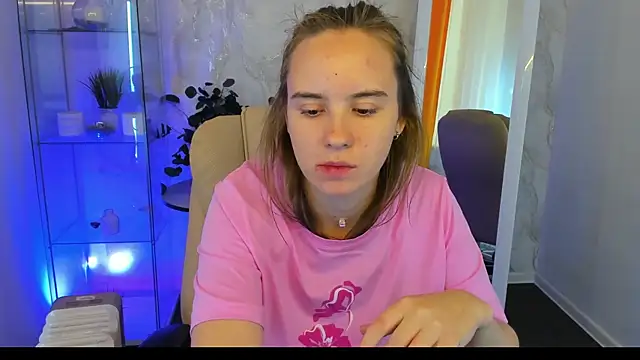 Snapshot of Lika_0ne chatting on October 2, 2025, 12:12 pm Lika 0ne online show from October 2, 2025, 12:12 pm