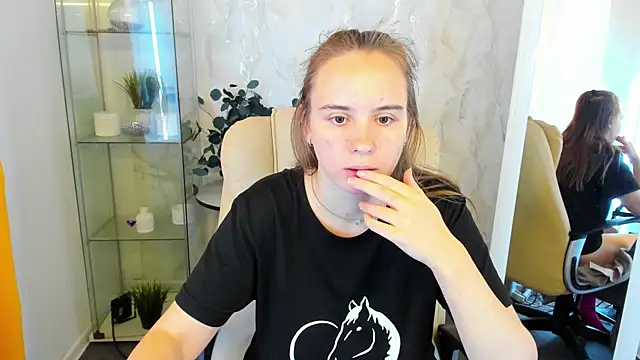 Snapshot of Lika_0ne chatting on October 11, 2025, 11:53 am Lika 0ne online show from October 11, 2025, 11:53 am