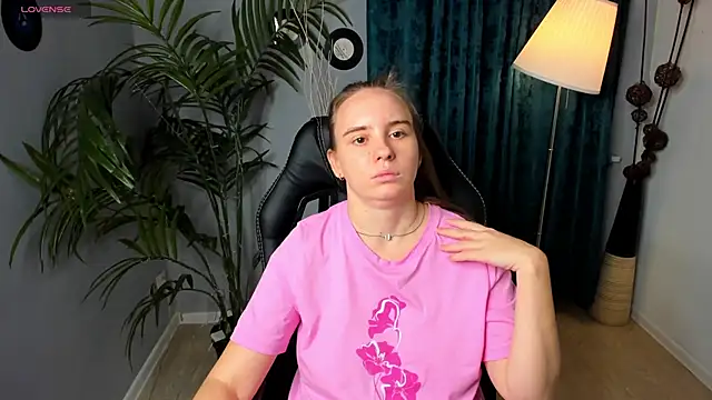 Snapshot of Lika_0ne chatting on October 13, 2025, 12:16 pm Lika 0ne online show from October 13, 2025, 12:16 pm