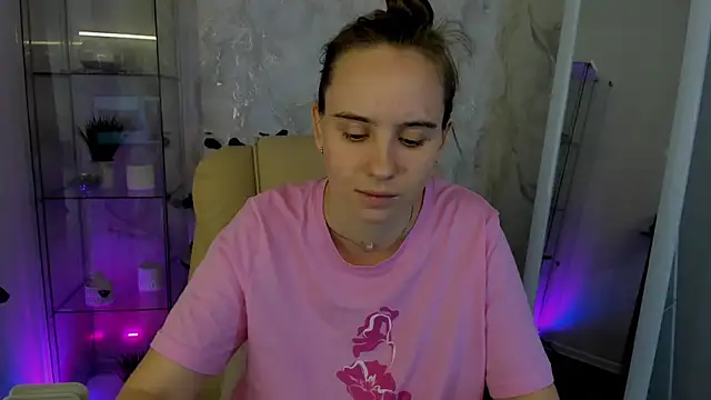 Snapshot of Lika_0ne chatting on October 18, 2025, 12:17 pm Lika 0ne online show from October 18, 2025, 12:17 pm