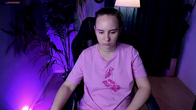 Snapshot of Lika_0ne chatting on October 24, 2025, 10:11 am Lika 0ne online show from October 24, 2025, 10:11 am