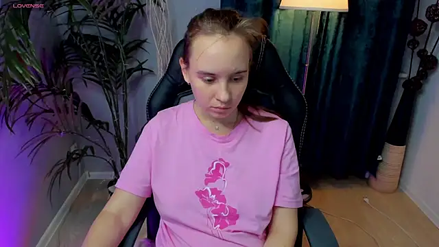 Snapshot of Lika_0ne chatting on October 28, 2025, 11:25 am Lika 0ne online show from October 28, 2025, 11:25 am