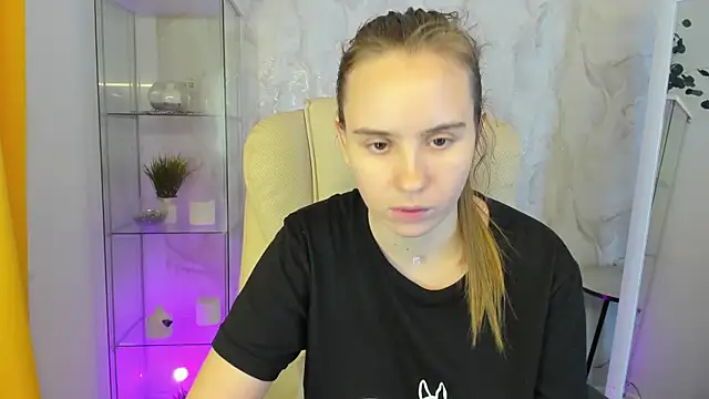 Snapshot of Lika_0ne chatting on November 8, 2025, 1:44 pm Lika 0ne online show from November 8, 2025, 1:44 pm