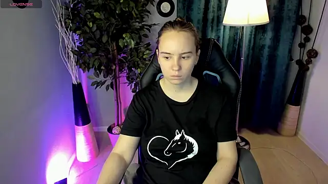 Snapshot of Lika_0ne chatting on February 14, 2026, 12:13 pm Lika 0ne online show from February 14, 2026, 12:13 pm