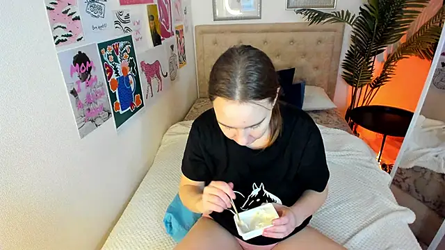 Snapshot of Lika_0ne chatting on February 16, 2026, 12:23 pm Lika 0ne online show from February 16, 2026, 12:23 pm