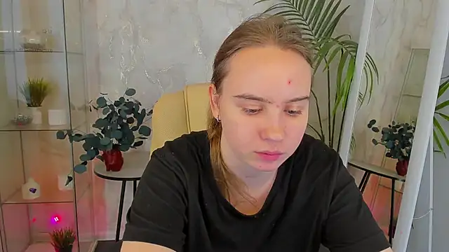 Snapshot of Lika_0ne chatting on February 18, 2026, 12:12 pm Lika 0ne online show from February 18, 2026, 12:12 pm