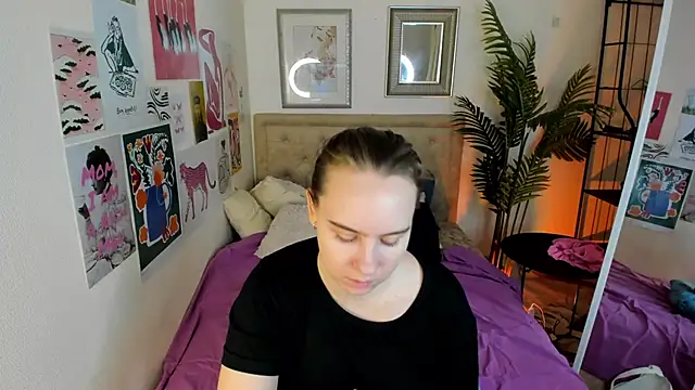 Snapshot of Lika_0ne chatting on March 10, 2026, 12:21 pm Lika 0ne online show from March 10, 2026, 12:21 pm