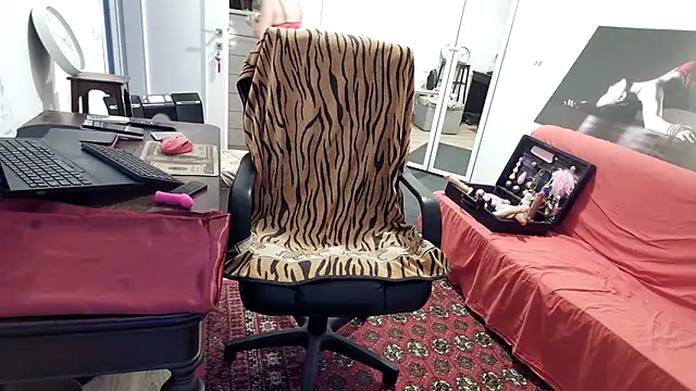 Chanel Noire online show from September 16, 2025, 2:51 pm