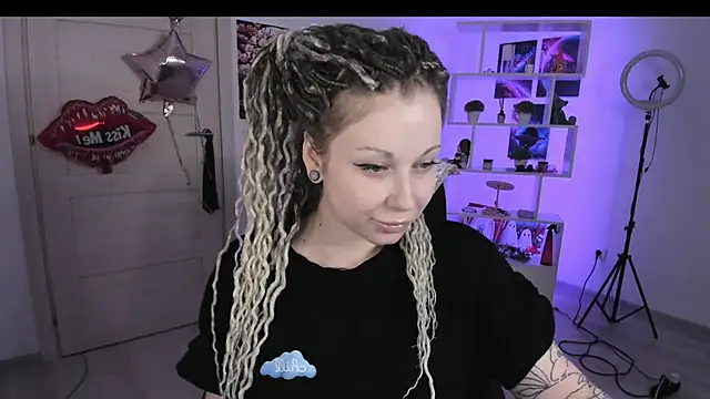 HoneySallyMoore online show from October 19, 2025, 6:52 pm