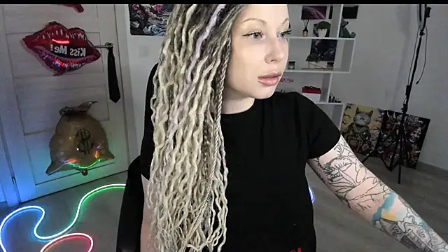 HoneySallyMoore online show from May 3, 2026, 7:09 pm