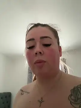 BadBitchClaudia online show from February 13, 2025, 2:20 pm