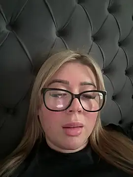 BadBitchClaudia online show from February 14, 2025, 3:15 pm