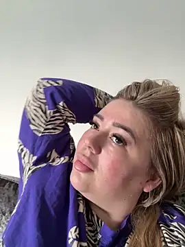 BadBitchClaudia online show from February 19, 2025, 1:28 pm