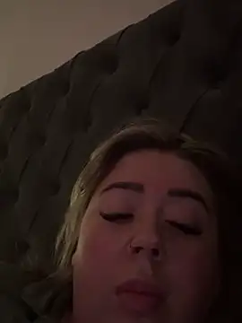 BadBitchClaudia online show from February 20, 2025, 12:19 am