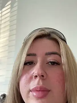 BadBitchClaudia online show from February 27, 2025, 12:45 pm
