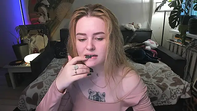 Alexa Pirs online show from April 23, 2026, 2:41 pm