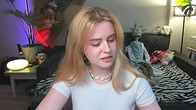 Alexa Pirs online show from August 4, 2026, 4:09 pm