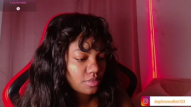 Daphnewalker   online show from February 17, 2026, 12:01 pm