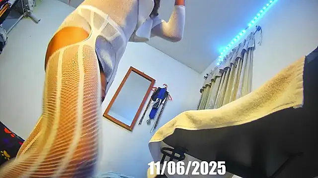 Snapshot of Fhrankie_xxl chatting on November 7, 2025, 5:18 am Fhrankie xxl online show from November 7, 2025, 5:18 am