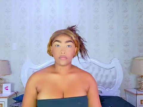 Snapshot of TianahGlow chatting on September 18, 2025, 7:49 pm TianahGlow online show from September 18, 2025, 7:49 pm