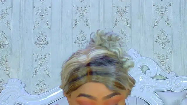 Snapshot of TianahGlow chatting on October 2, 2025, 8:49 pm TianahGlow online show from October 2, 2025, 8:49 pm