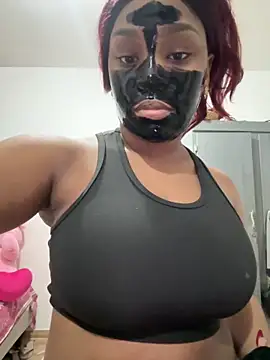 Snapshot of TianahGlow chatting on October 27, 2025, 12:47 am TianahGlow online show from October 27, 2025, 12:47 am