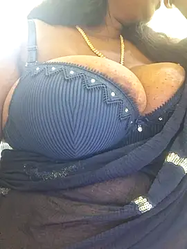 Snapshot of SX-JUHI chatting on November 7, 2025, 5:51 am SX-JUHI online show from November 7, 2025, 5:51 am