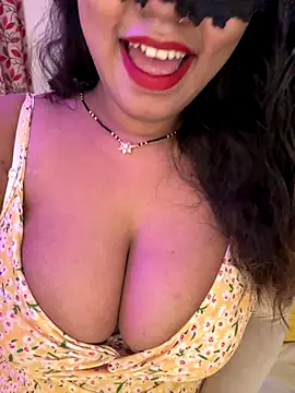 Snapshot of WifyHubby_38 chatting on October 11, 2025, 2:48 pm WifyHubby 38 online show from October 11, 2025, 2:48 pm