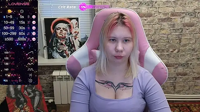 Little kitsune1707 online show from November 26, 2025, 7:20 am