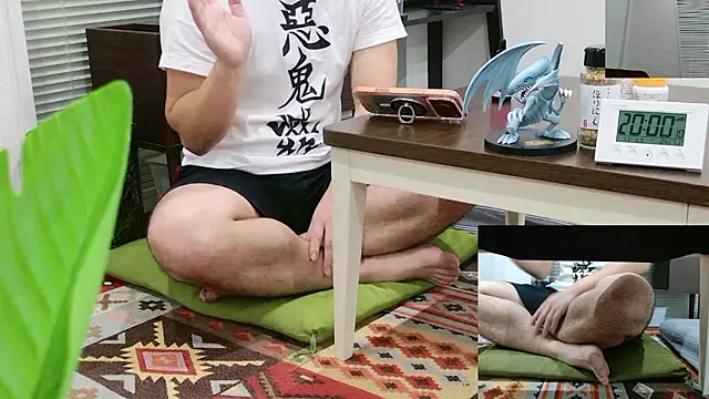 Snapshot of YARASERO-kun chatting on November 1, 2025, 11:01 am YARASERO-kun online show from November 1, 2025, 11:01 am