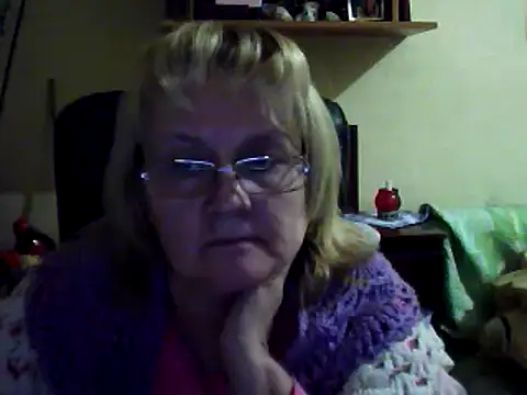 Snapshot of Violet5364 chatting on February 15, 2025, 5:50 pm Violet5364 online show from February 15, 2025, 5:50 pm