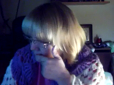 Snapshot of Violet5364 chatting on February 23, 2025, 9:37 pm Violet5364 online show from February 23, 2025, 9:37 pm